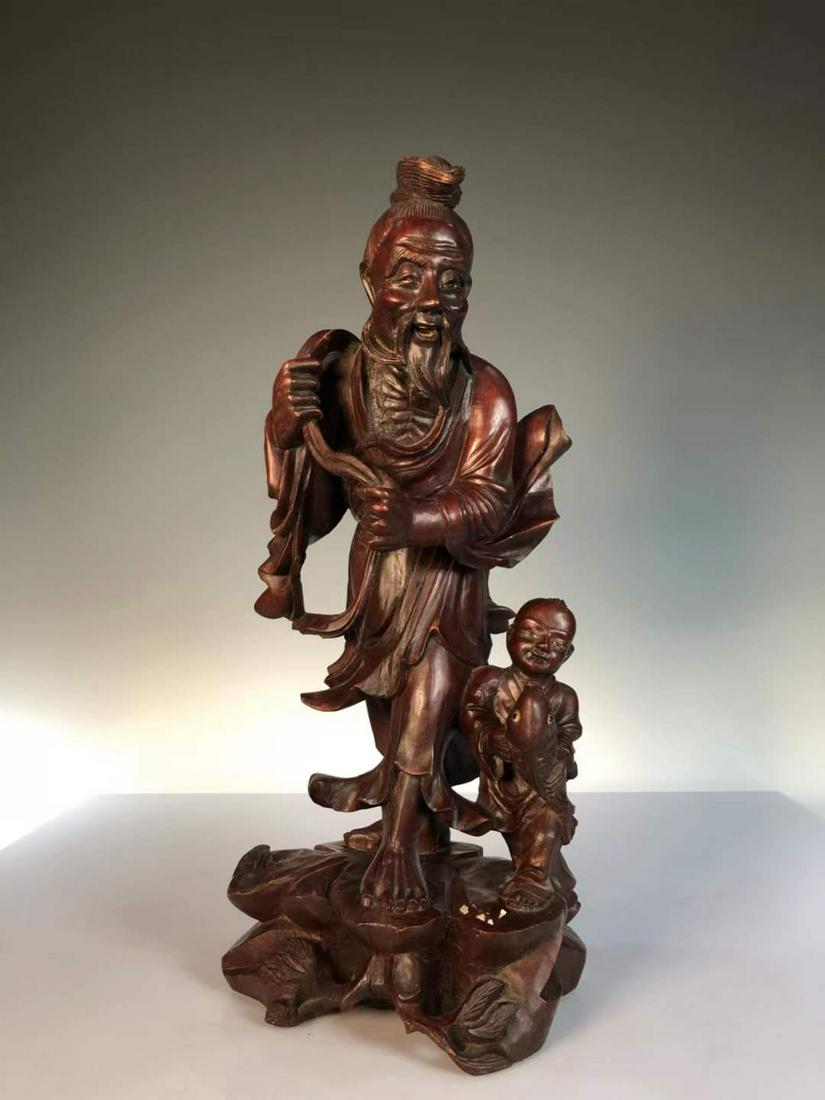 Longan woodcarving figure of Yu Weng Deli in the Republic of China: There are wood cracks and old repairs, small breaks, and the appearance of the product is shown in the picture. The rest are all made of skillfully carved whole material. The device is large, the hand