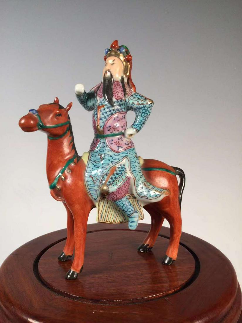 Porcelain sculpture of the painted equestrian statue of Guan Gong in the Republic of China (1 of 9)