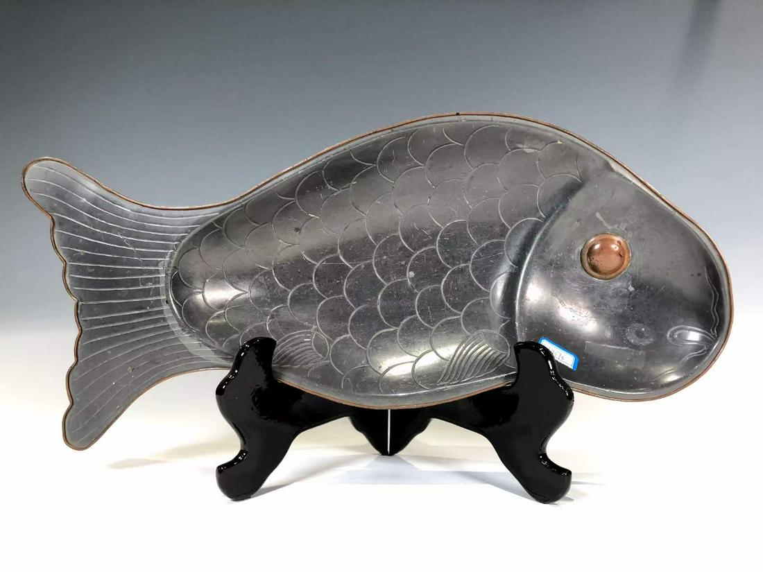 Koi type tray made of tin in the Republic of China (1 of 6)