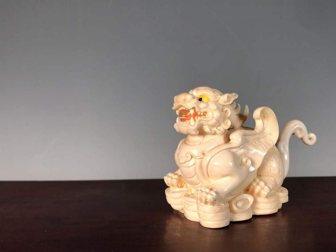 Mammoth carving auspicious beast presenting Desk Decoration (1 of 8)
