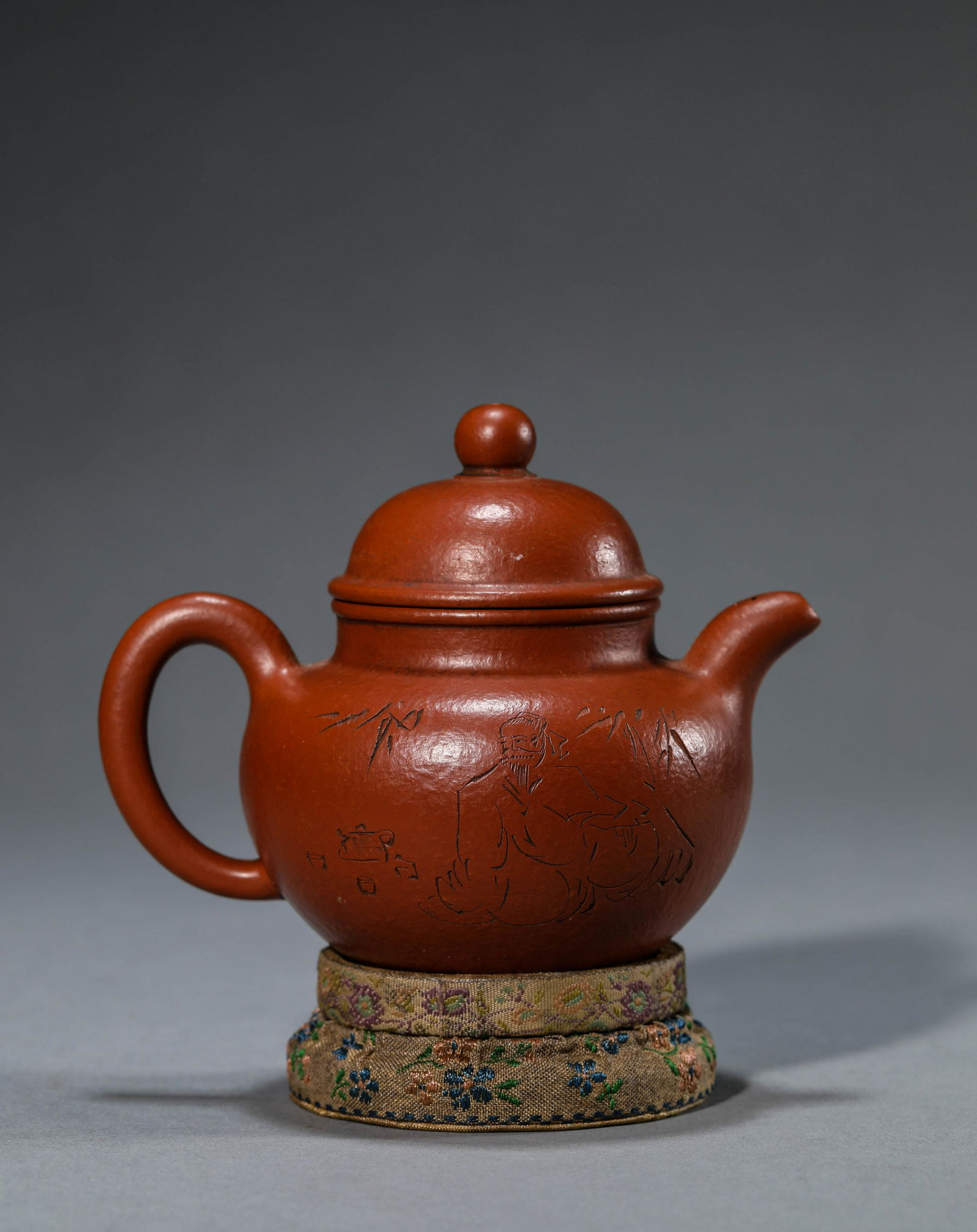 A Chinese Redware Teapot and Cover: L:12cmW ï¼š 8.8cmH ï¼š 10cm