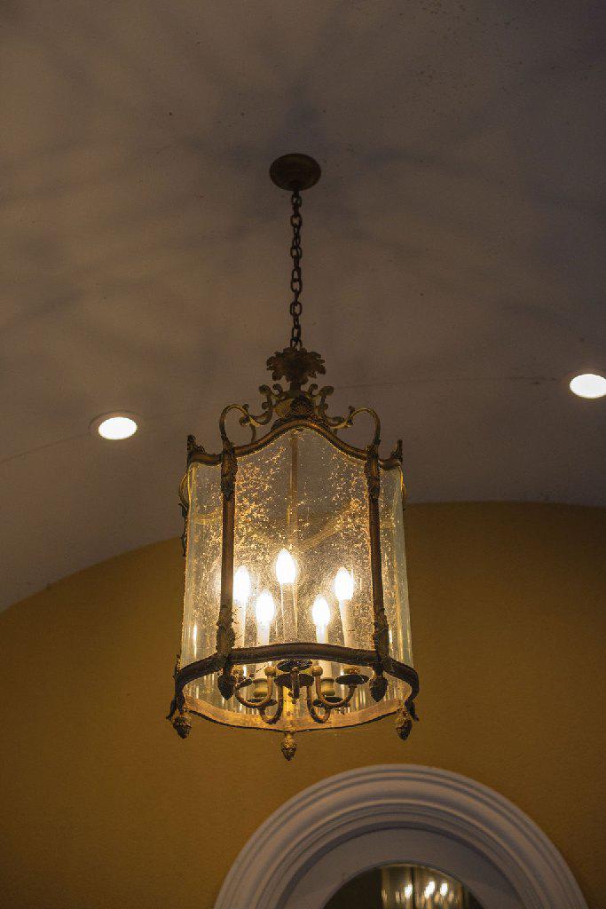 Neoclassical 4 light Lantern (1 of 4)