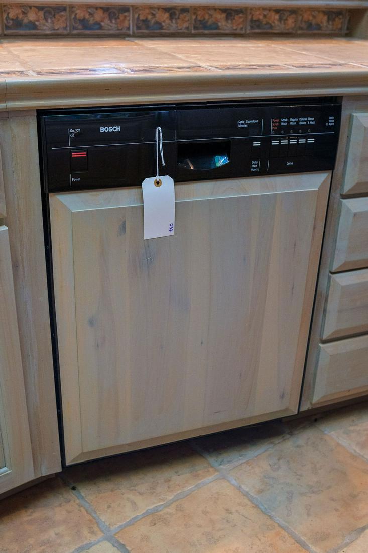 Bosch Dishwasher  Model SHU5316UCU06 (1 of 5)