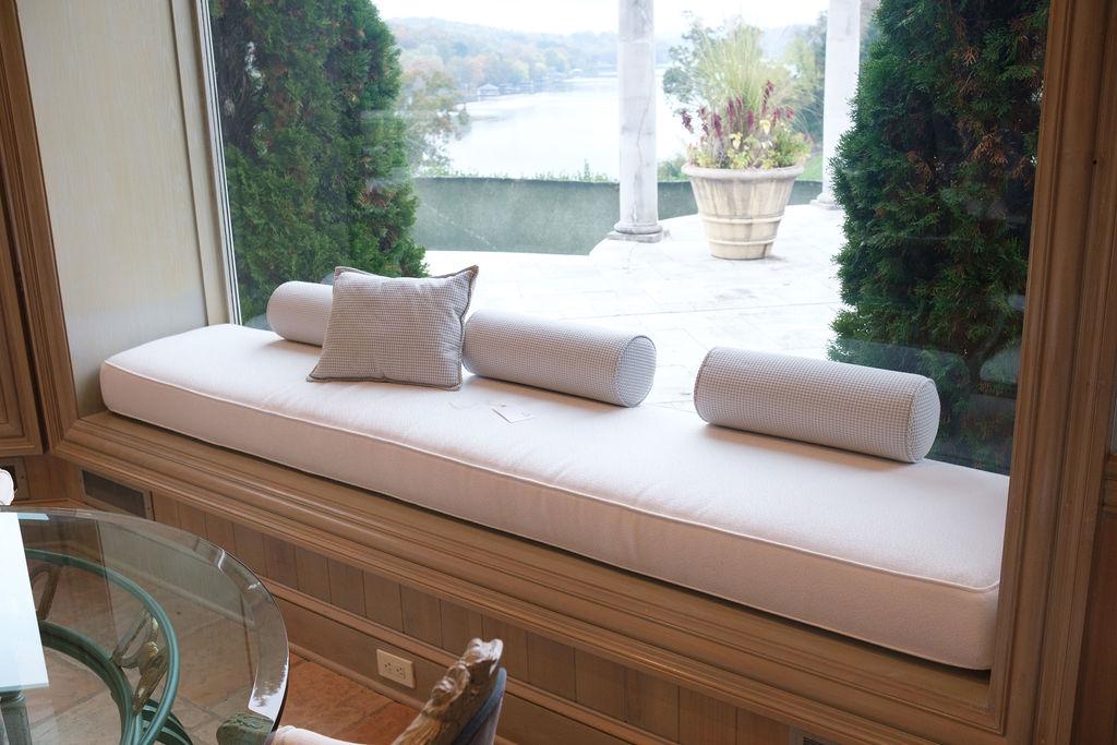 Set of (6) window cushions (1 of 2)