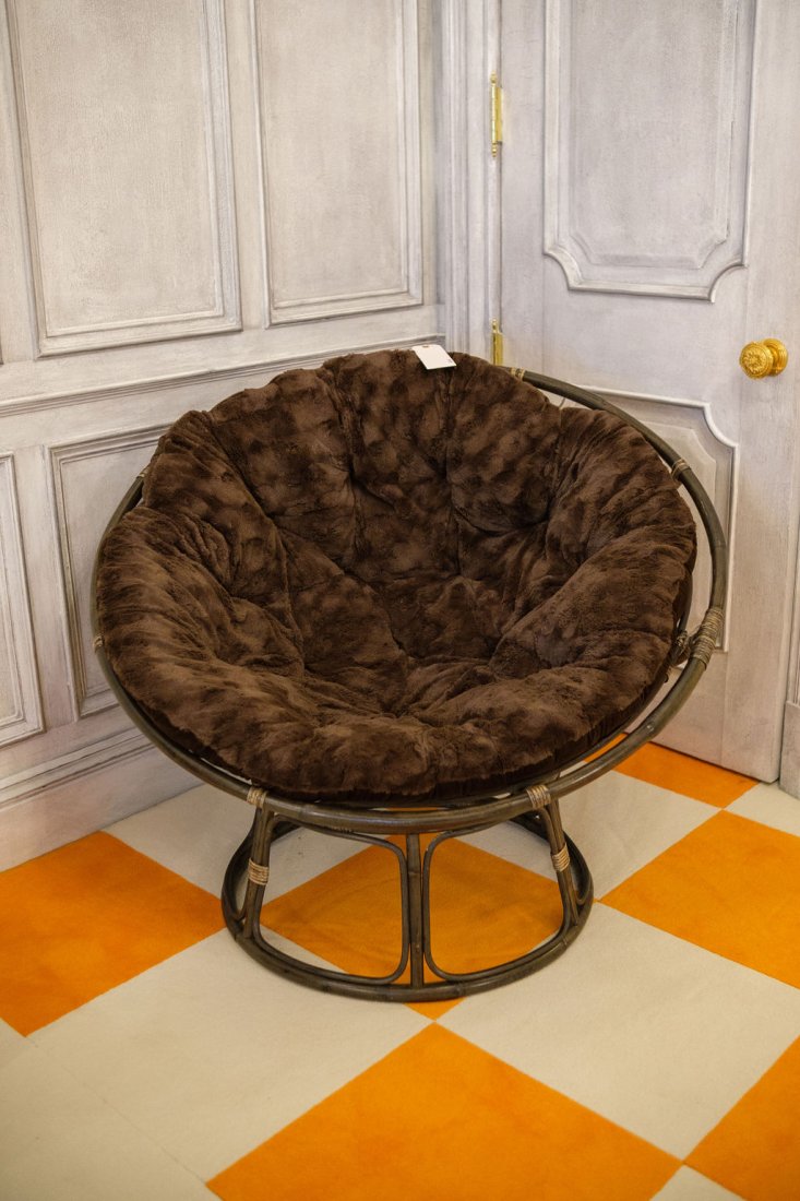 Papa-San Chair rotan, pair round mirrors, pair lamps (1 of 4)