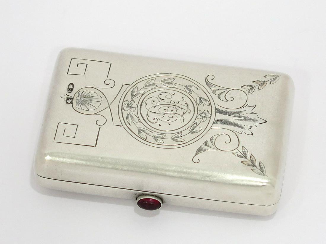 3 in - 84 Silver Antique Russian Floral Carnelian Lock Snuff Box: Dimensions: 3 x 1 7/8 x 0.75 in