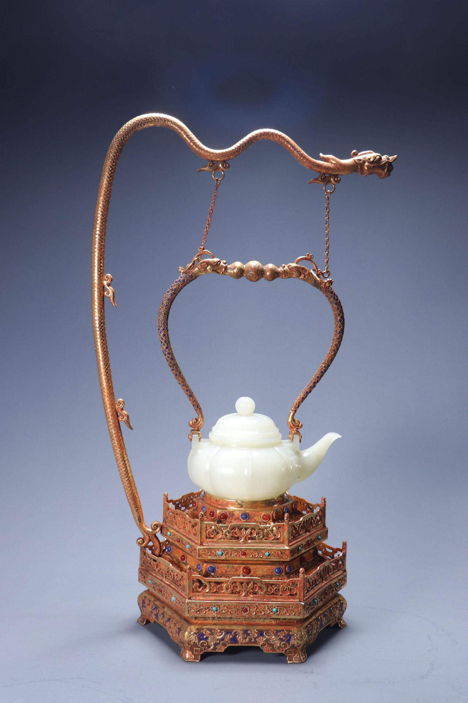 A Gilt-Bronze Hetian Jade Pot (1 of 9)