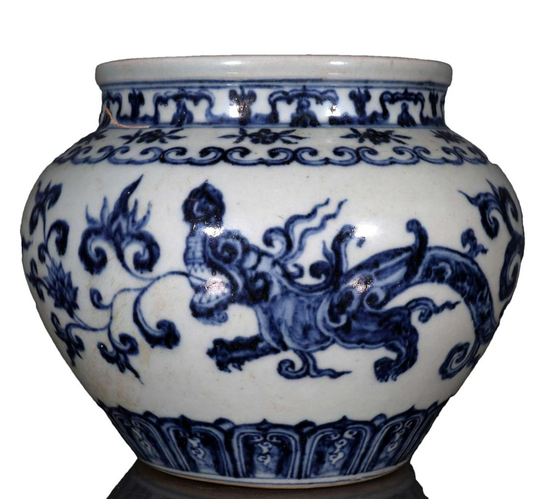A Wonderful Blue And White Dragon Pot (1 of 8)