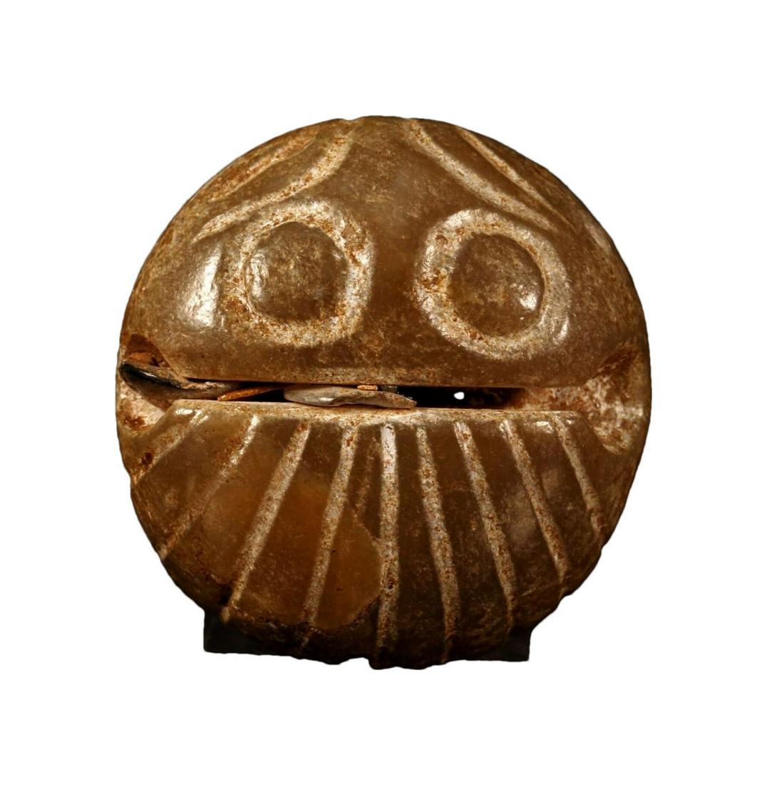 A Hongshan Culture Jade Pendant (1 of 3)