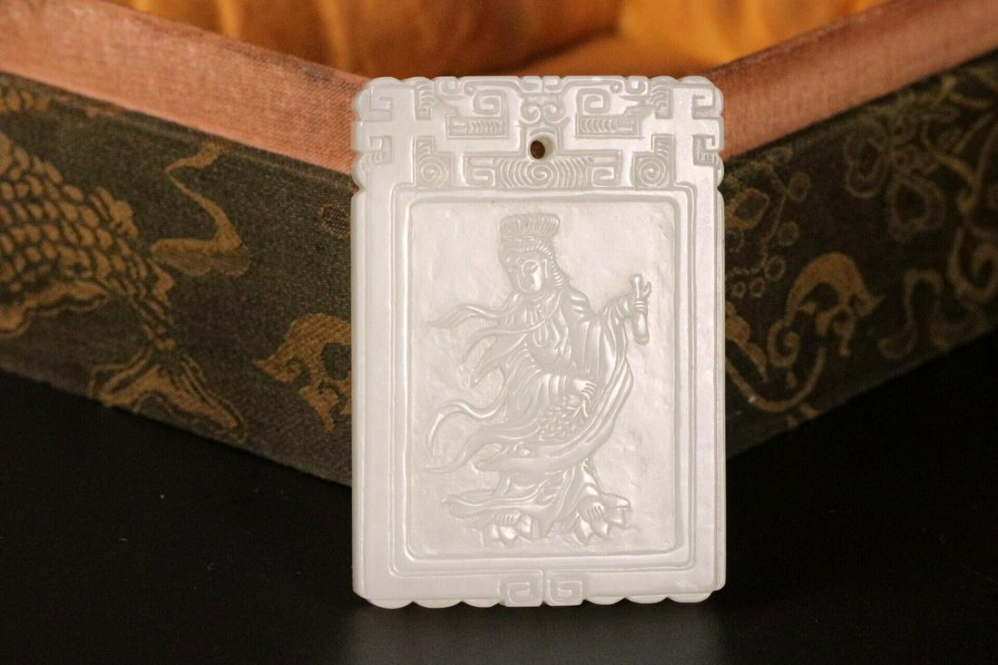 A Hetian Jade Vase With Poem Inscriptions (1 of 9)