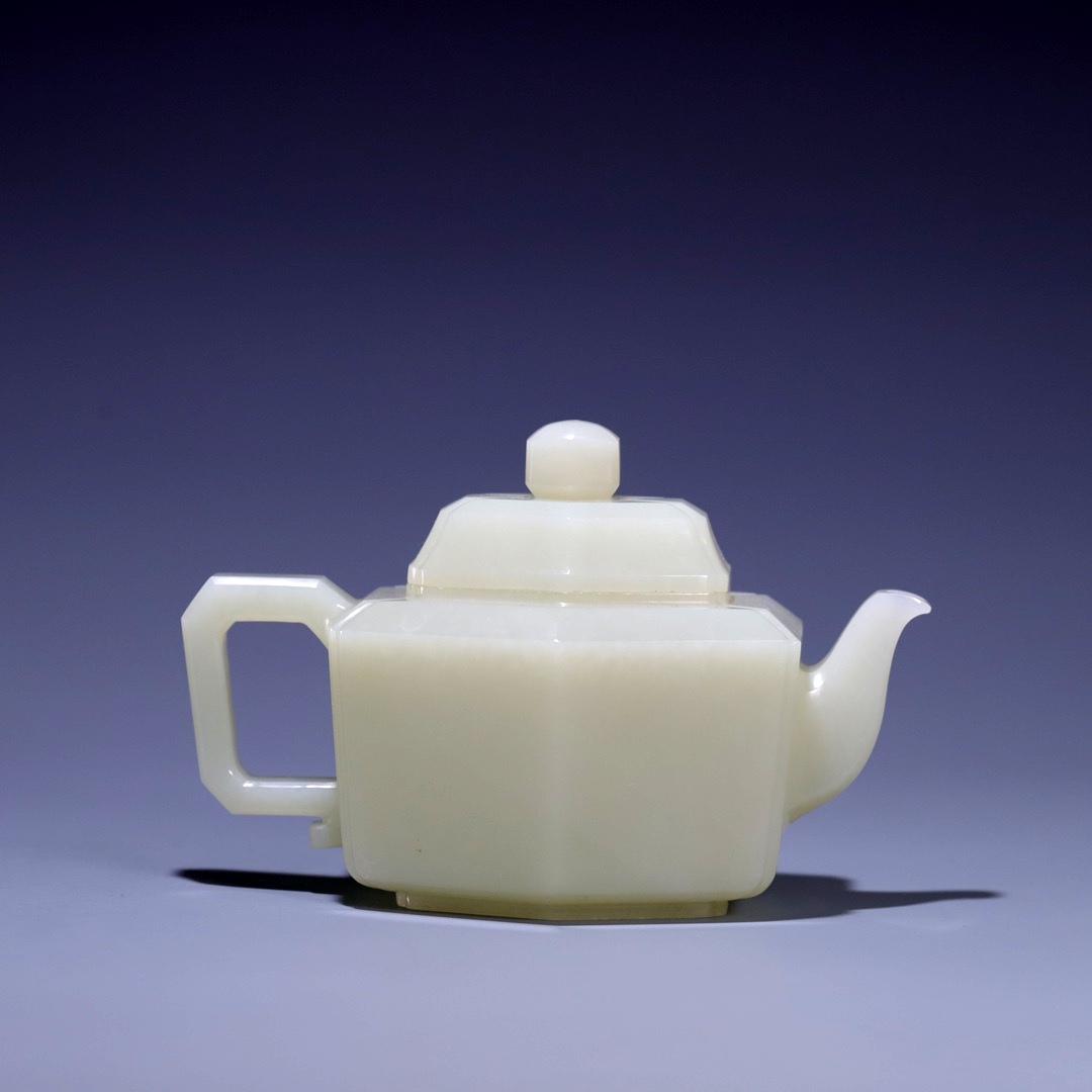 A Hetian Jade Ewer (1 of 9)