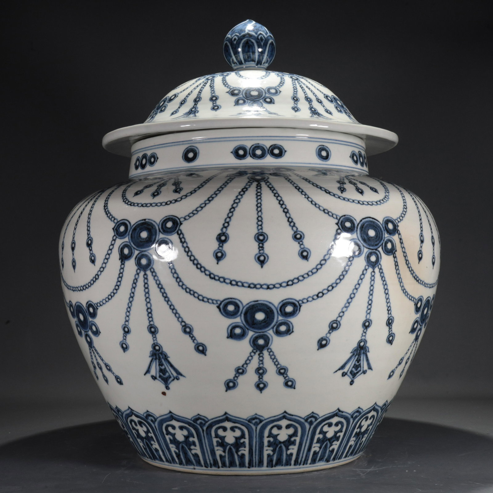 A Blue And White 'Beads' Jar And Cover (1 of 7)