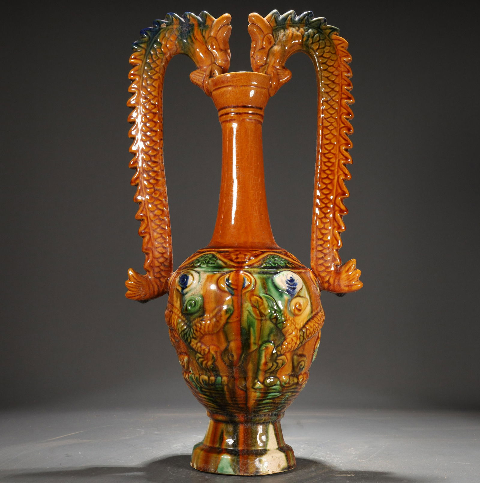 An Exquisite Sancai-Glazed Pottery 'Dragon' Vase (1 of 10)