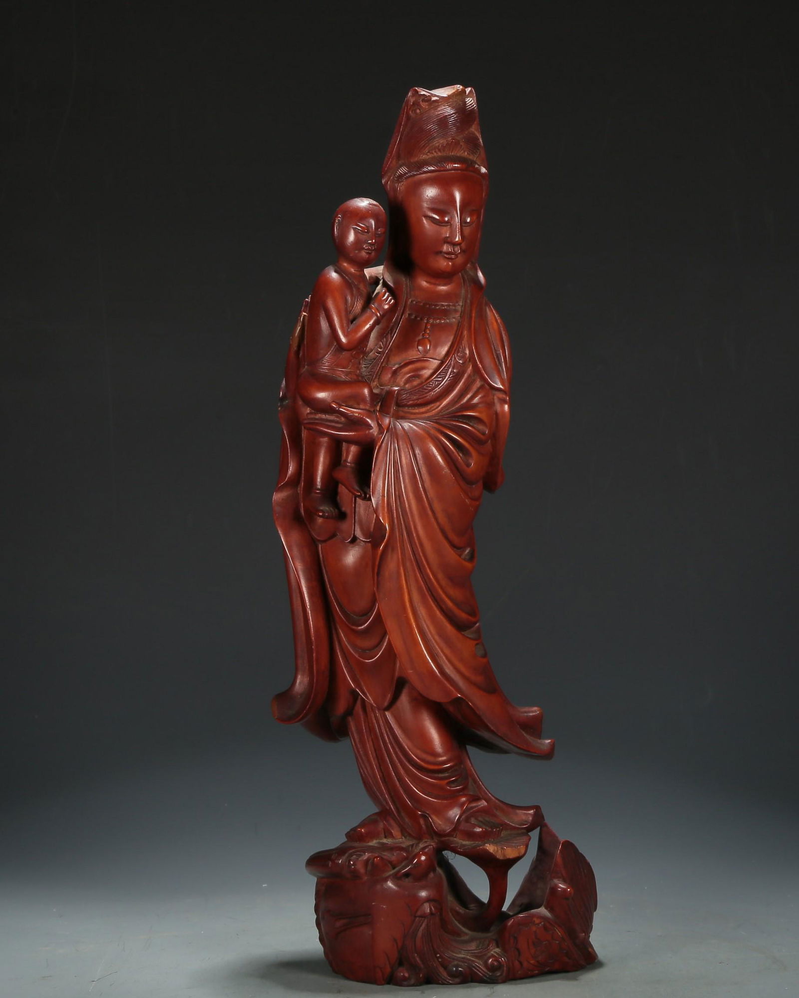 A Marvelous Boxwood 'Guanyin And Boy' Decoration: A Marvelous Boxwood 'Guanyin And Boy' Decoration. Stood on a base, body rendered clad in long, flowing robes, the voluminous drapery elegantly cascading in folds. Chinese Qing Dynasty. Size:10cmx7cmx2