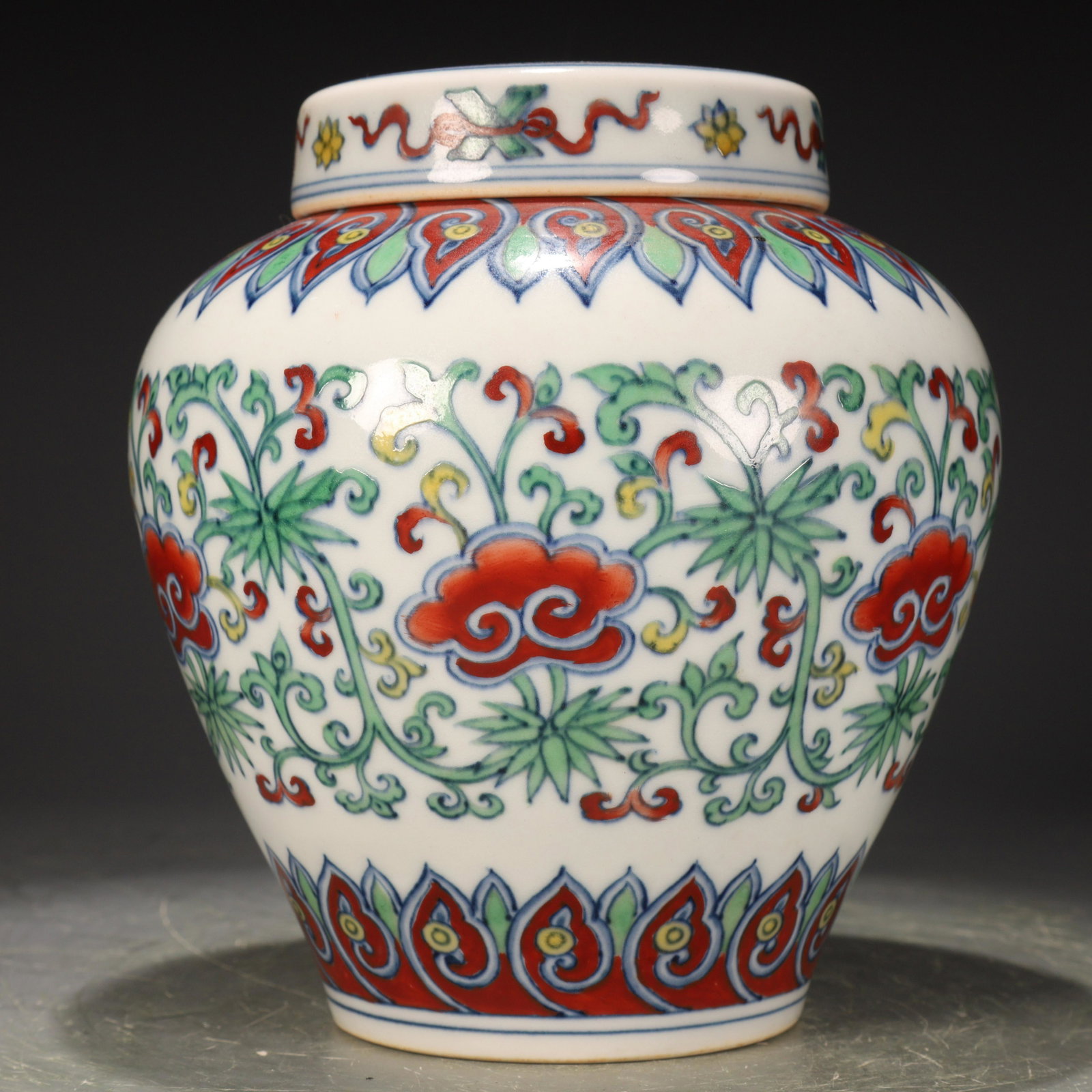 A Magnificent Blue And White Wucai 'Scrolling Flower' Jar And Cover: A Magnificent Blue And White Wucai 'Scrolling Flower' Jar And Cover. Chinese Ming Dynasty. Chenghua Six-Character Mark. Size:14.7cmx13.4cm