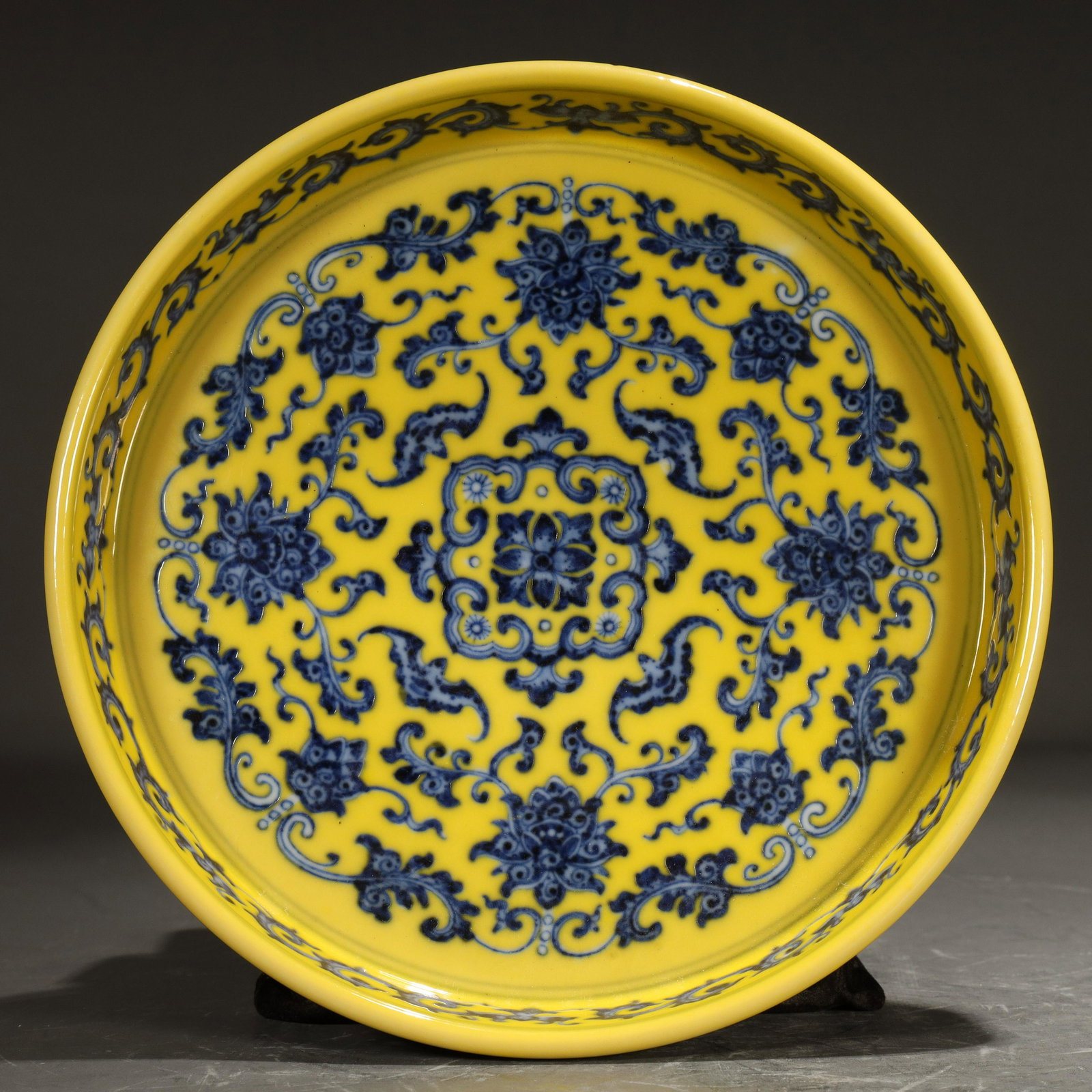 A Blue And White Yellow-Ground 'Flower' Dish (1 of 7)