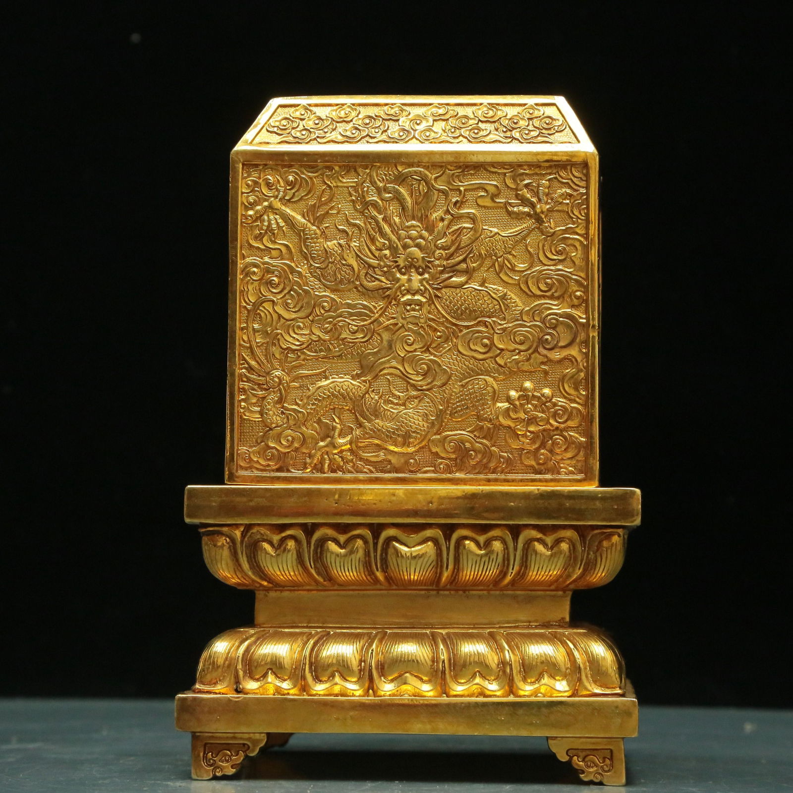 A Gilt Bronze 'Auspicious Cloud& Dragon' Seal (1 of 10)