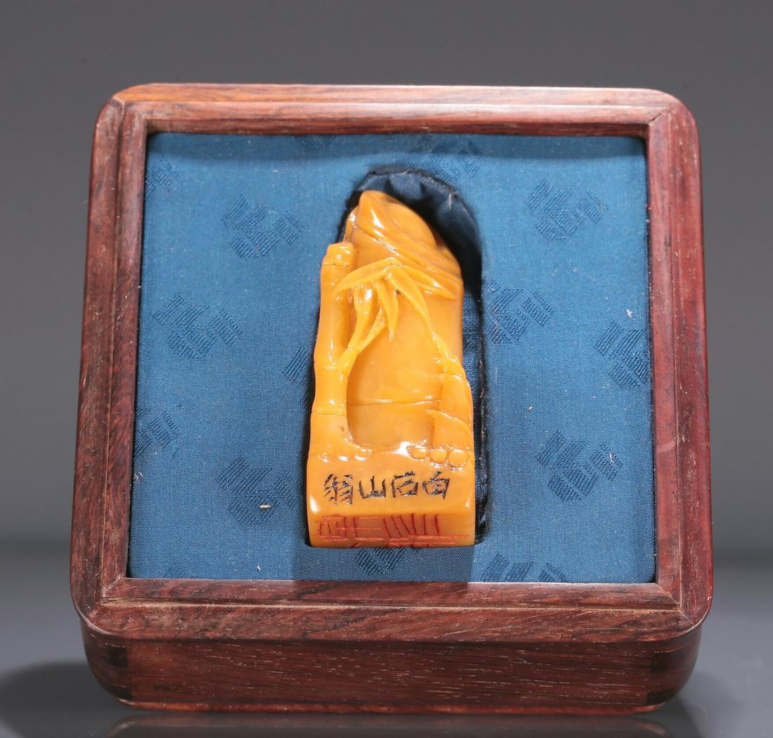 A Fabulous Tianhuang 'Bamboo' Seal With A Huanghuali Wood Box: A Fabulous Tianhuang 'Bamboo' Seal With A Huanghuali Wood Box. The 'shrimp' picture was orginally painted by Qi Baishi. Chinese Republic Period. Mark of Qi Baishi. Size:2.6cmx2.3cmx7cm Weight:63.7g Bo