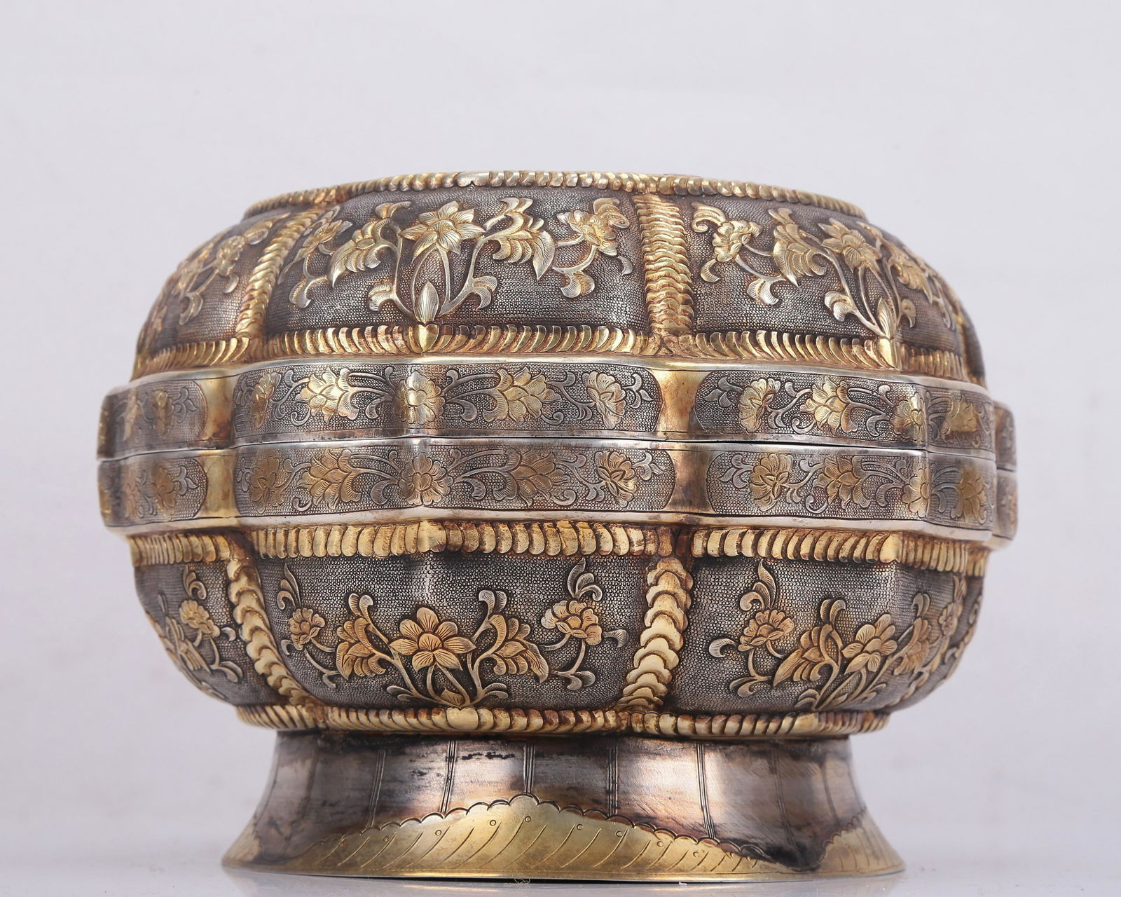 A Magnificent Gilt-Bronze Silver 'Flower& Lion' Box (1 of 10)