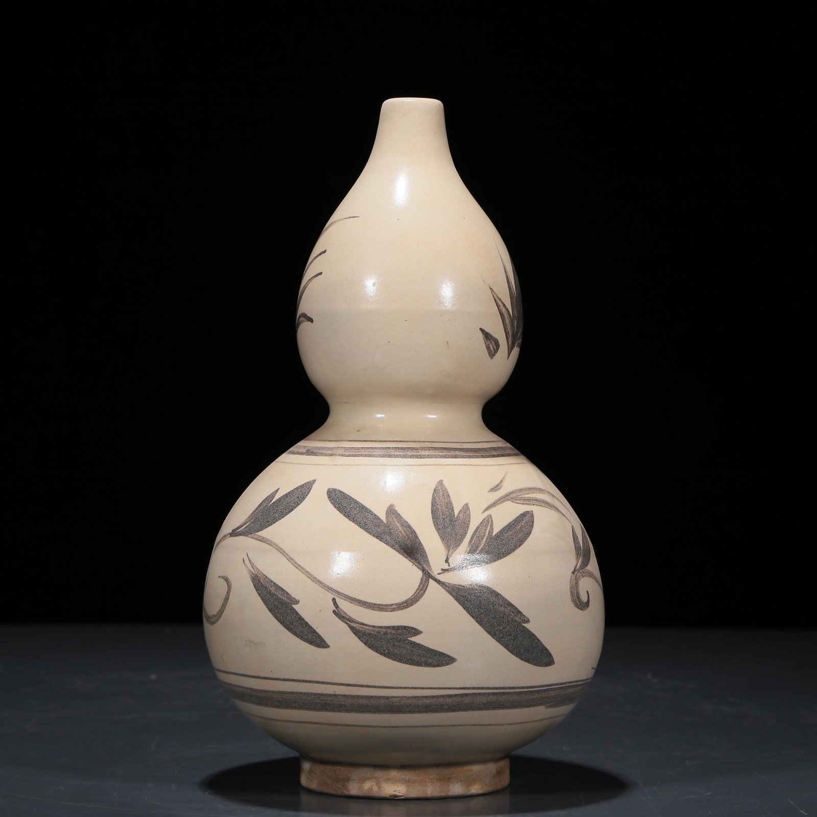 A Yaozhouyao 'Flower' Vase (1 of 6)