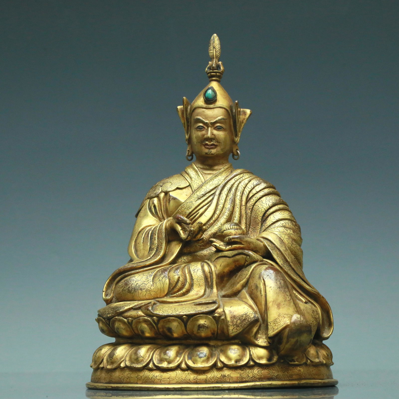 A Gilt-Bronze Figure Of Brog.Mi: A Gilt-Bronze Figure Of Brog.Mi. Seated on a base with a peaceful expression, body rendered clad in a robe, the voluminous drapery elegantly cascading in folds. 18th Century. Size:17cmx15cmx26cm
