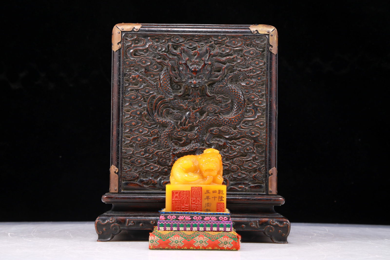 An exquisite Tianhuang stone auspicious animal seal (1 of 15)