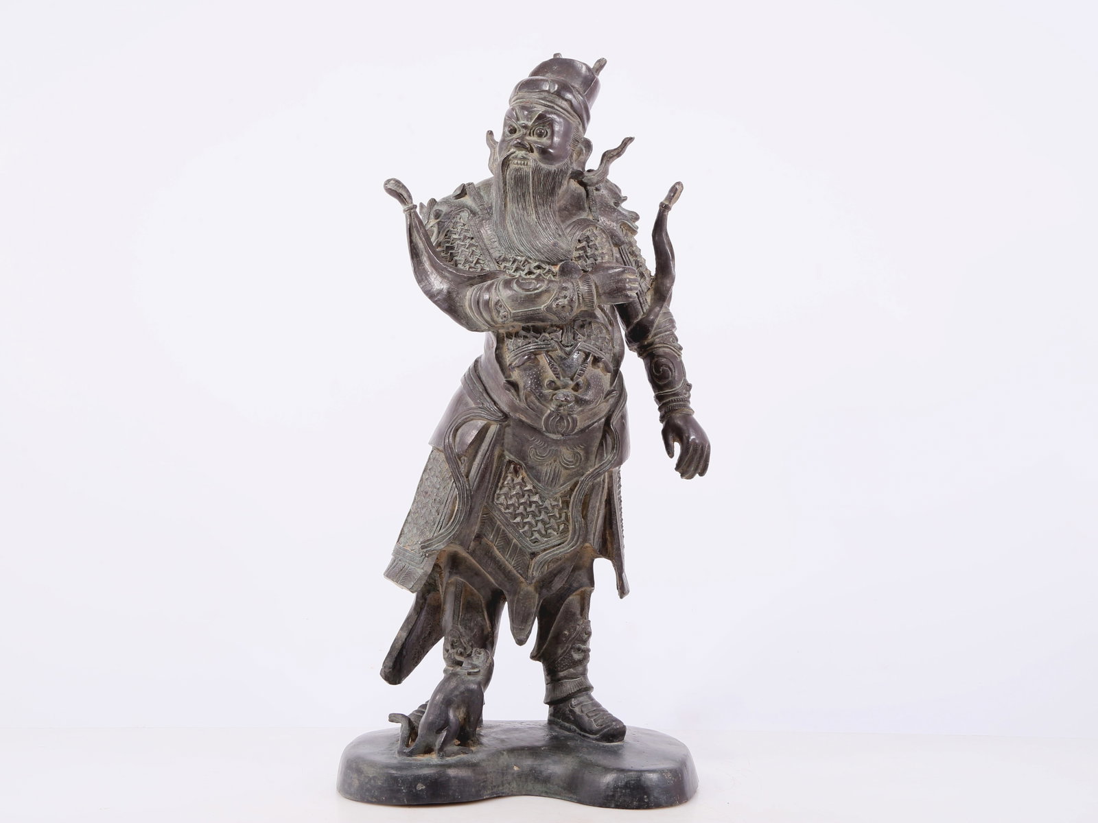 A solemn bronze figure: A solemn bronze figure from the Ming Dynasty in China. The figure has clear facial contours and vivid expressions. Costumes, fabric textures and decorative details are crafted to life. The works are f