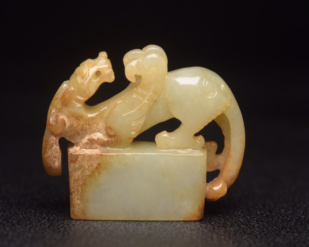  An exquisite hetian jade auspicious animal seal (1 of 8)