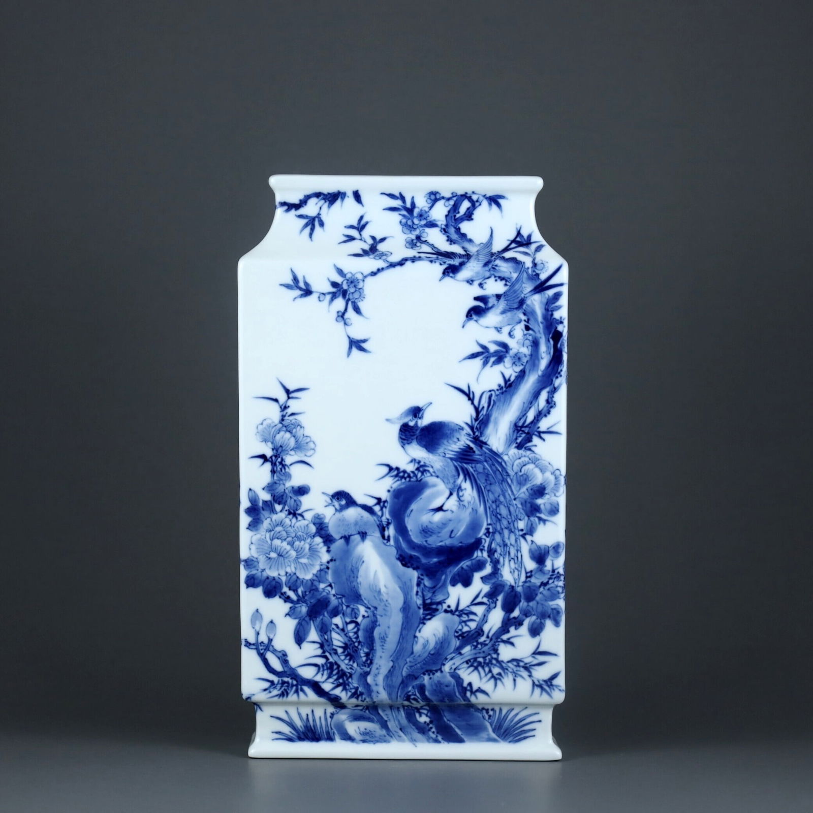 An exquisite vase with blue and white flowers and birds (1 of 9)