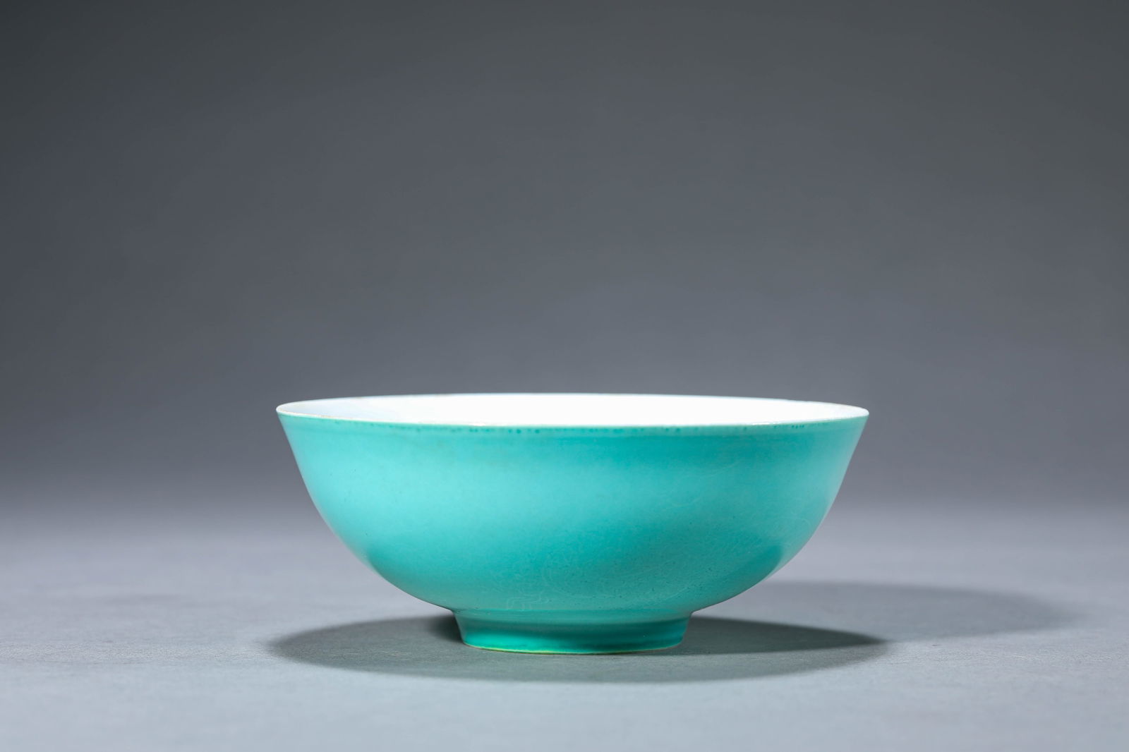 An Exquisite Blue Glazed Dragon Pattern Bowl  (1 of 7)