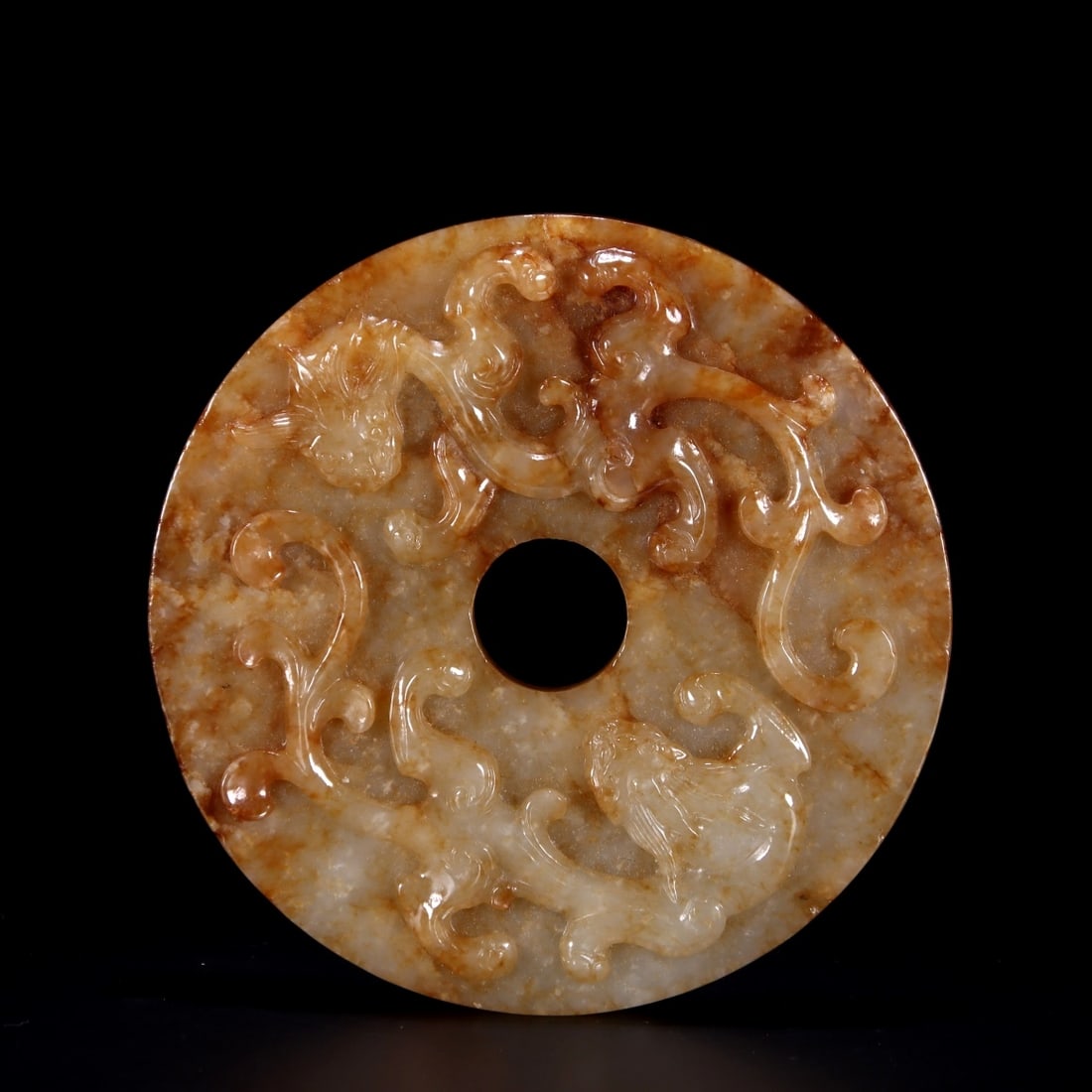 An Exquisite Hotan Jade Dragon Pattern Pendant (1 of 9)