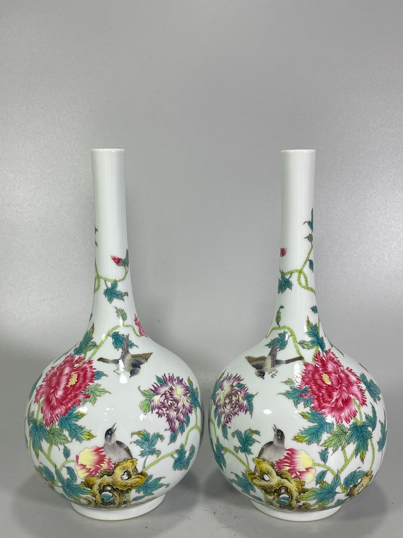 A Pair of Exquisite Famille-Rose Flower and Bird Pattern Vases,With Poem (1 of 9)