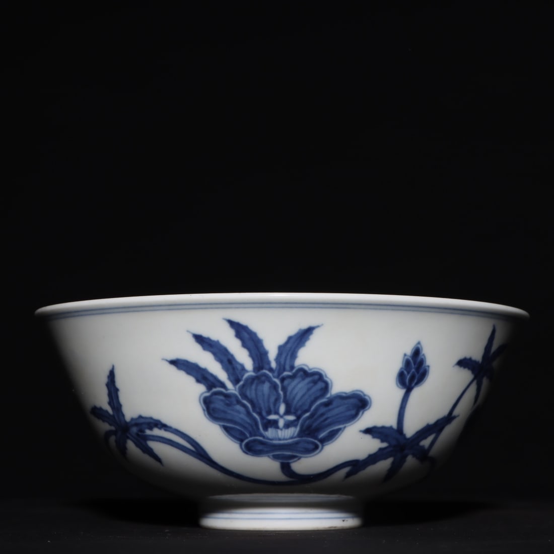 An Exquisite Blue and White Flower Pattern Bowl  (1 of 9)