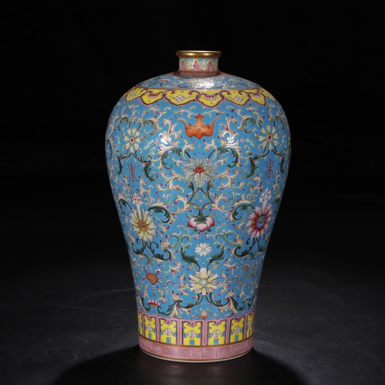 A Rare Famille-Rose Green Glazed Flower Pattern Vase (1 of 9)