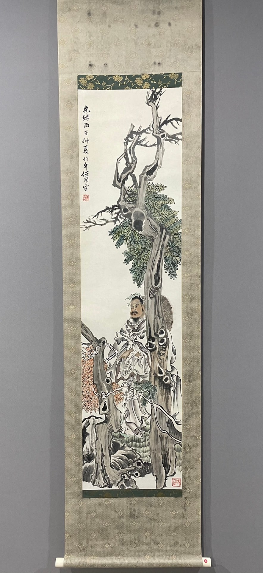 A Chinese Vertical Scroll Ink Painting of Figure on Paper,Ren Bonian (1 of 7)