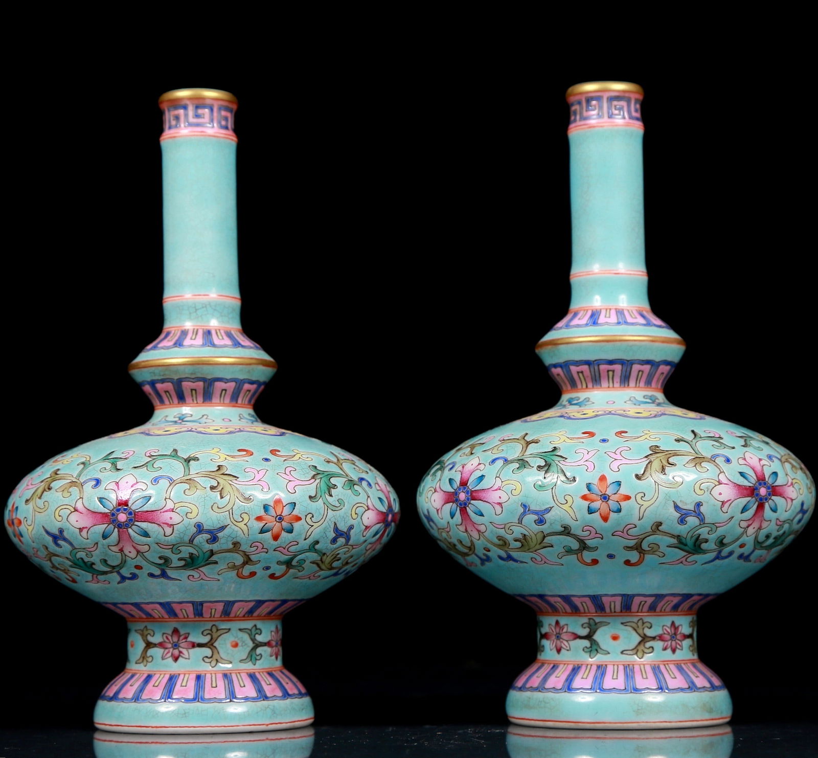 A Pair of Fine Turquoise Glazed Famille-Rose Flower Pattern Vase (1 of 5)
