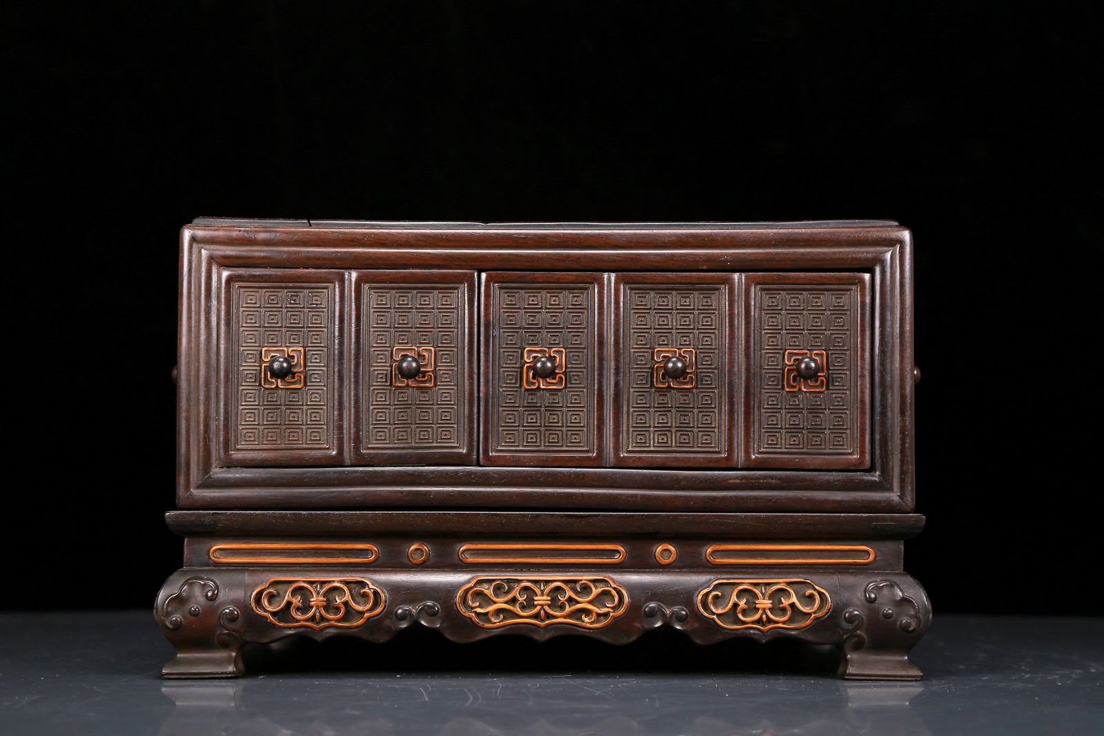 An exquisite zitanwood bat pattern box (1 of 8)