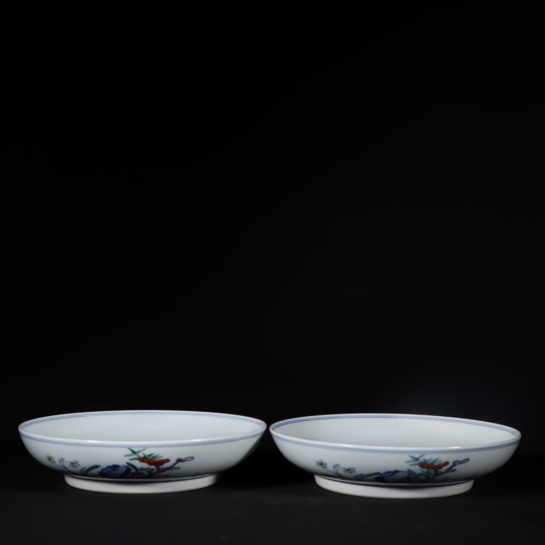 A pair of Doucai Flower Pattern Plate (1 of 9)