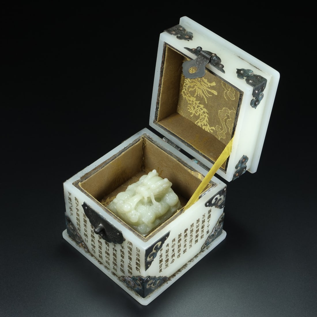 A Rare White Jade Dragon Pattern Seal with White Jade poem Box (1 of 9)