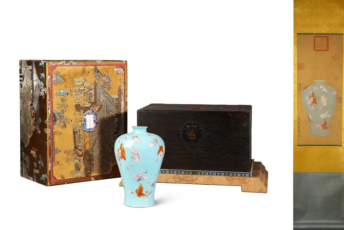 An Exquisite  Famille-Rose Flower and Butterfly Pattern Vase  (1 of 8)