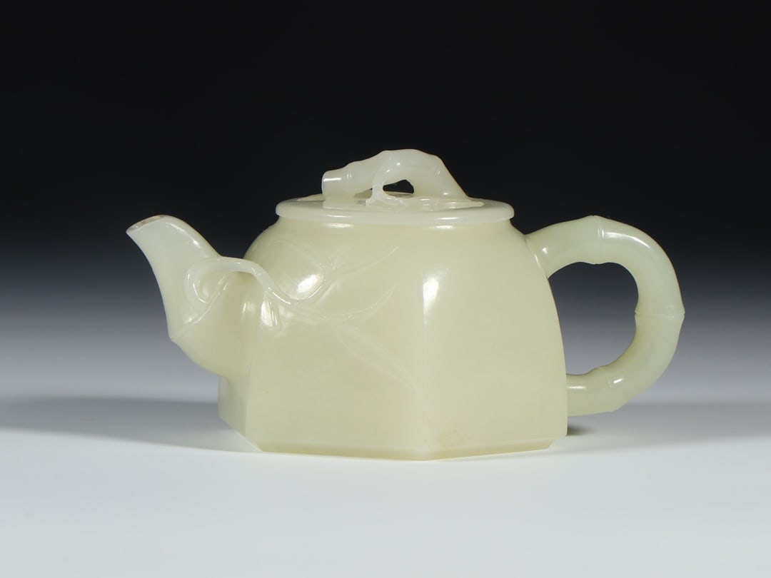 An Exquisite White Jade Bamboo Pattern Teapot  (1 of 9)