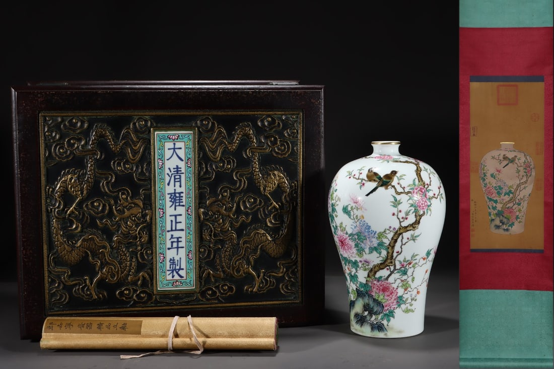 A Rare Famille-Rose Painted Gold Flower and Bird Pattern Vase,with poem,With Vertical Scroll Paintin (1 of 8)