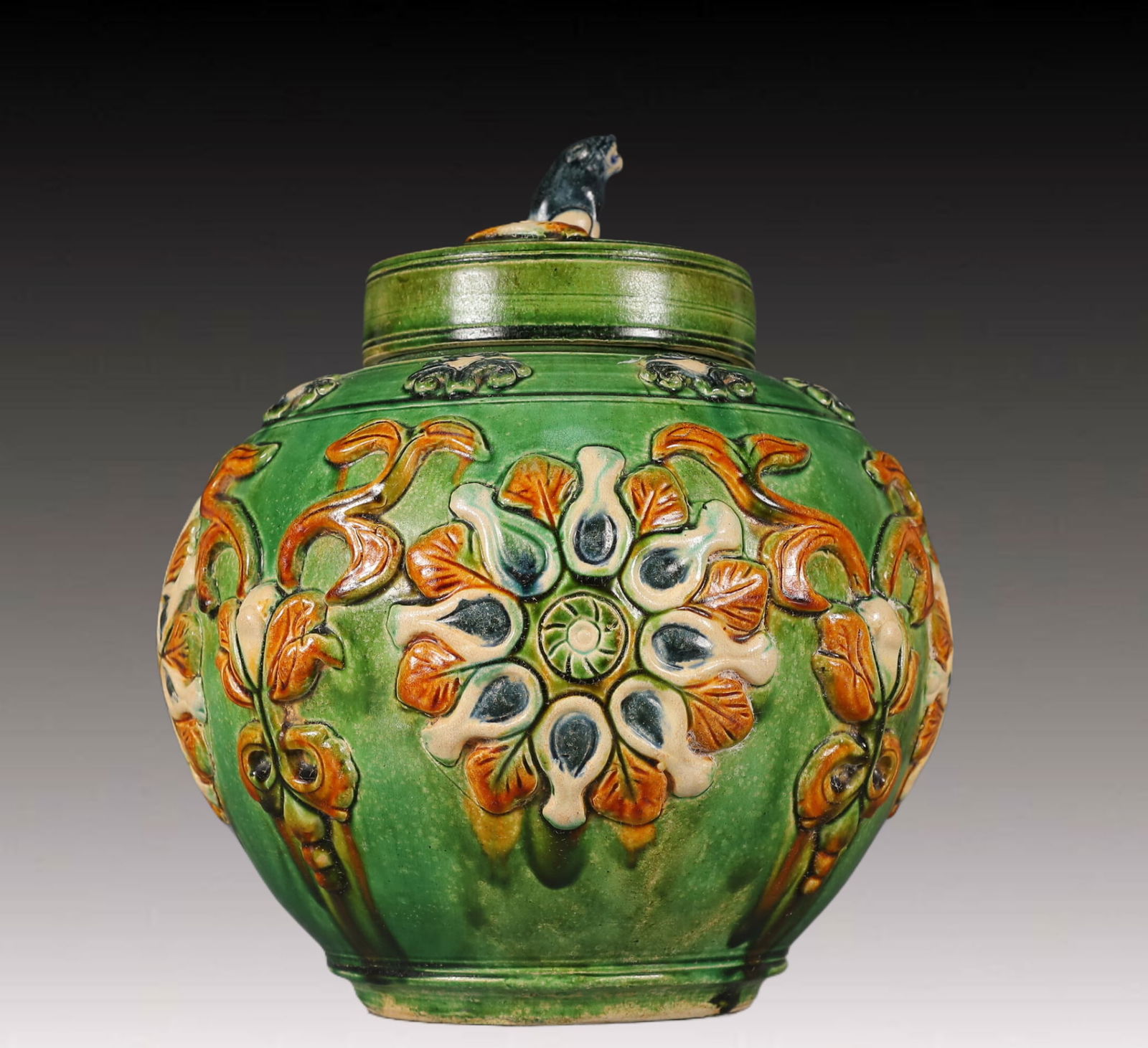 An Exquisite Tang Tri-Color Glazed Pottery Flower Pattern Cover Jar: An Exquisite Tang Tri-Color Glazed Pottery Flower Pattern Cover Jar,Tang Dynasty, China,Size:27cmx27cmx29cm,Weight:3250g 唐三彩花卉纹盖罐，中