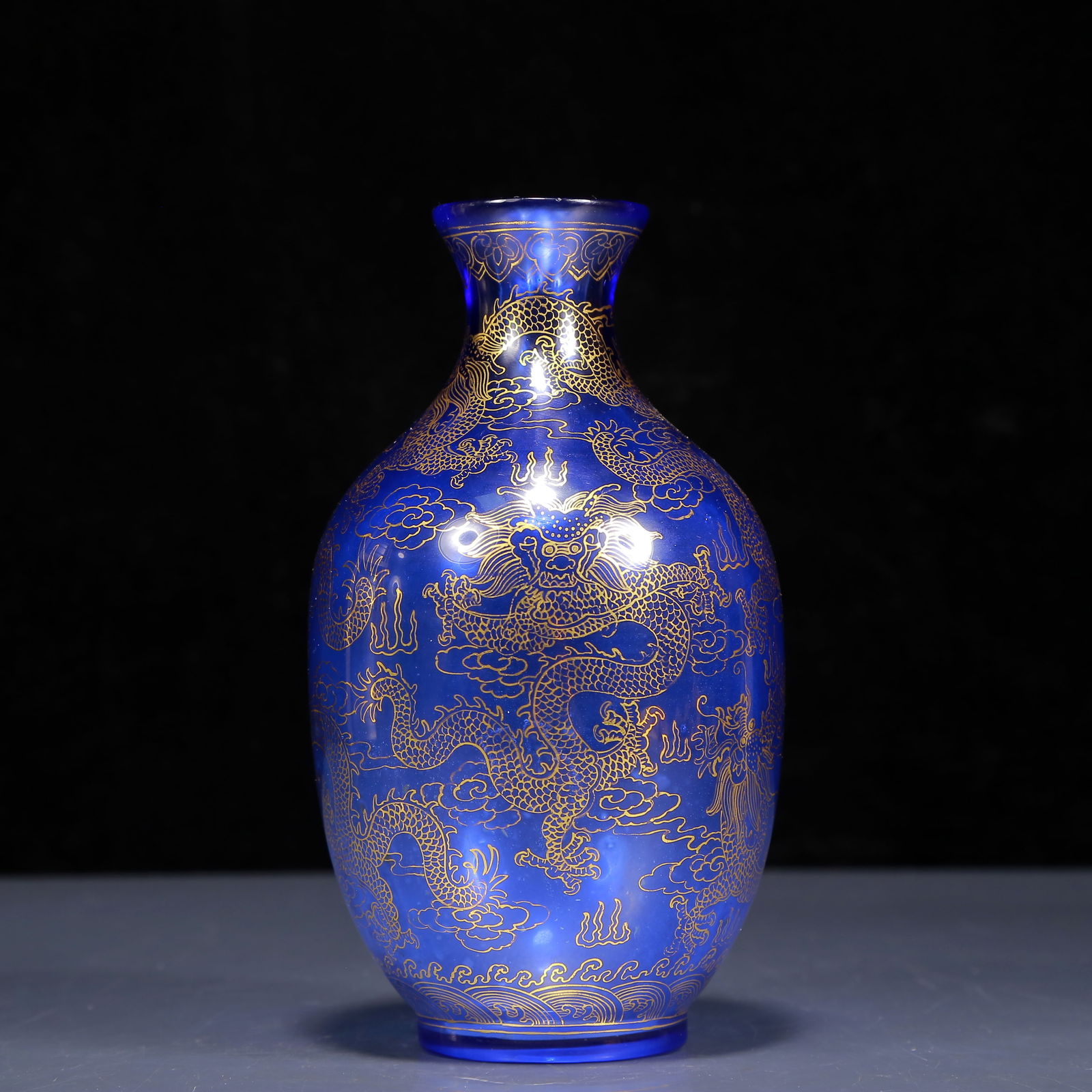 An Exquisite Glass Painted Gold Dragon Pattern Vase (1 of 7)