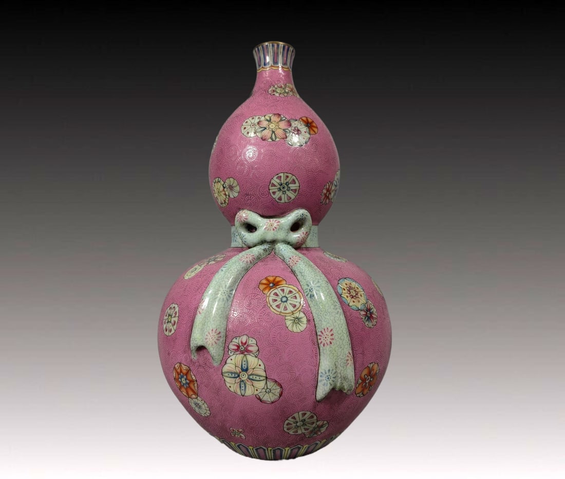 An Exquisite Ruby Red-Glazed Flower Pattern Gourd-Shaped Vase (1 of 9)