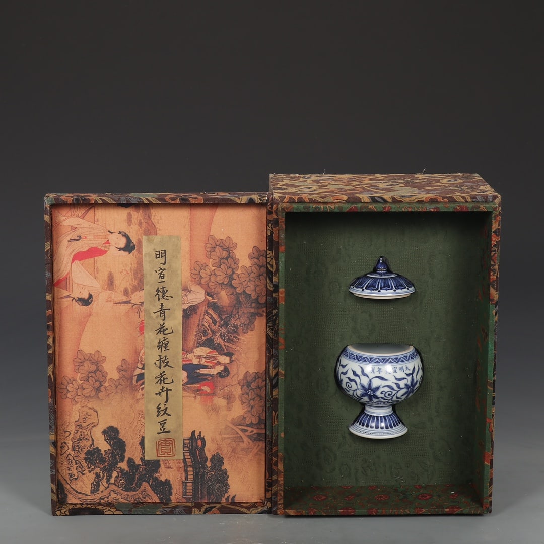 An Exquisite Blue and White Flower Pattern Jar (1 of 9)