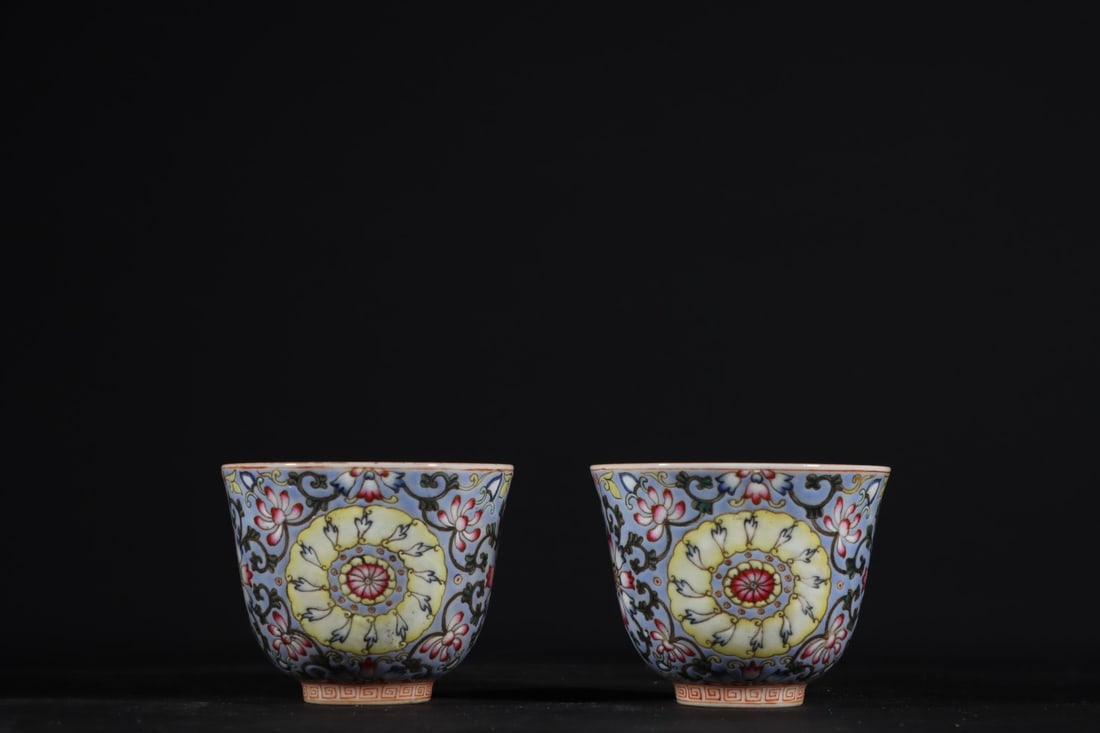 A Exquisite A pair of Famille-Rose Lotus Pattern Cup  (1 of 9)