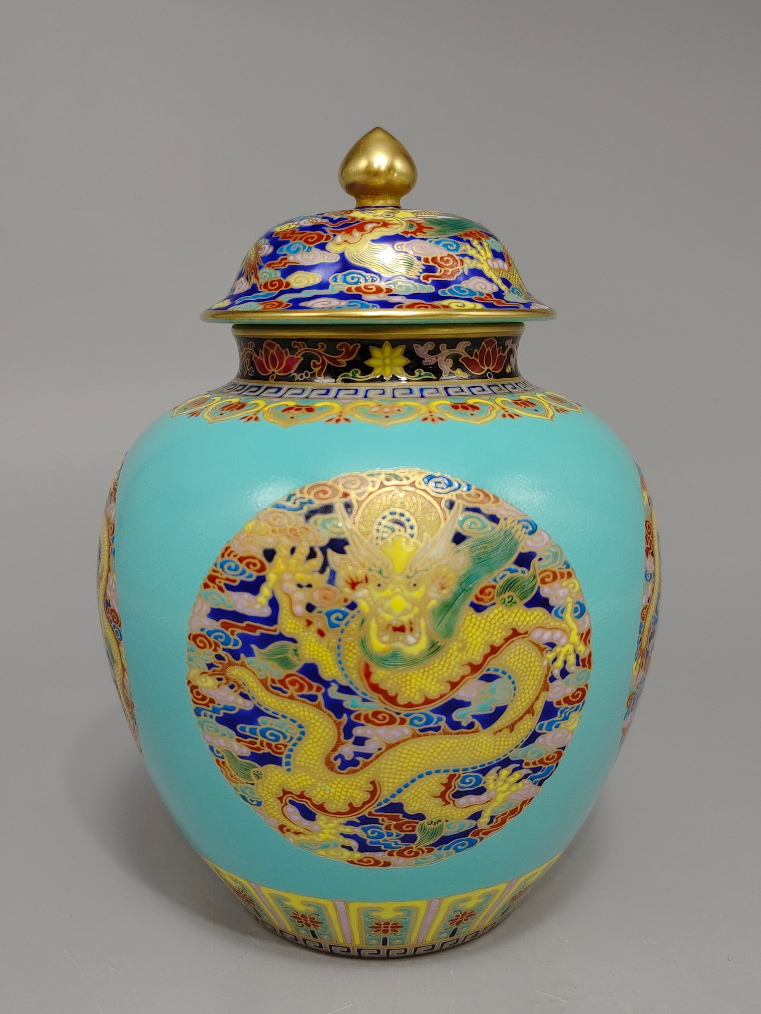 A Exquisite Enamel Dragon and Phoenix Pattern Jar  (1 of 9)