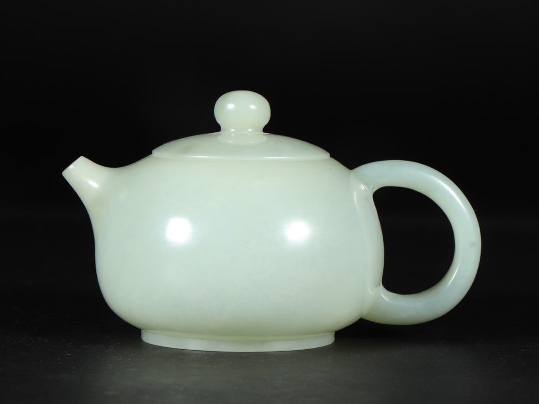 A Exquisite White Jade Ewer  (1 of 9)