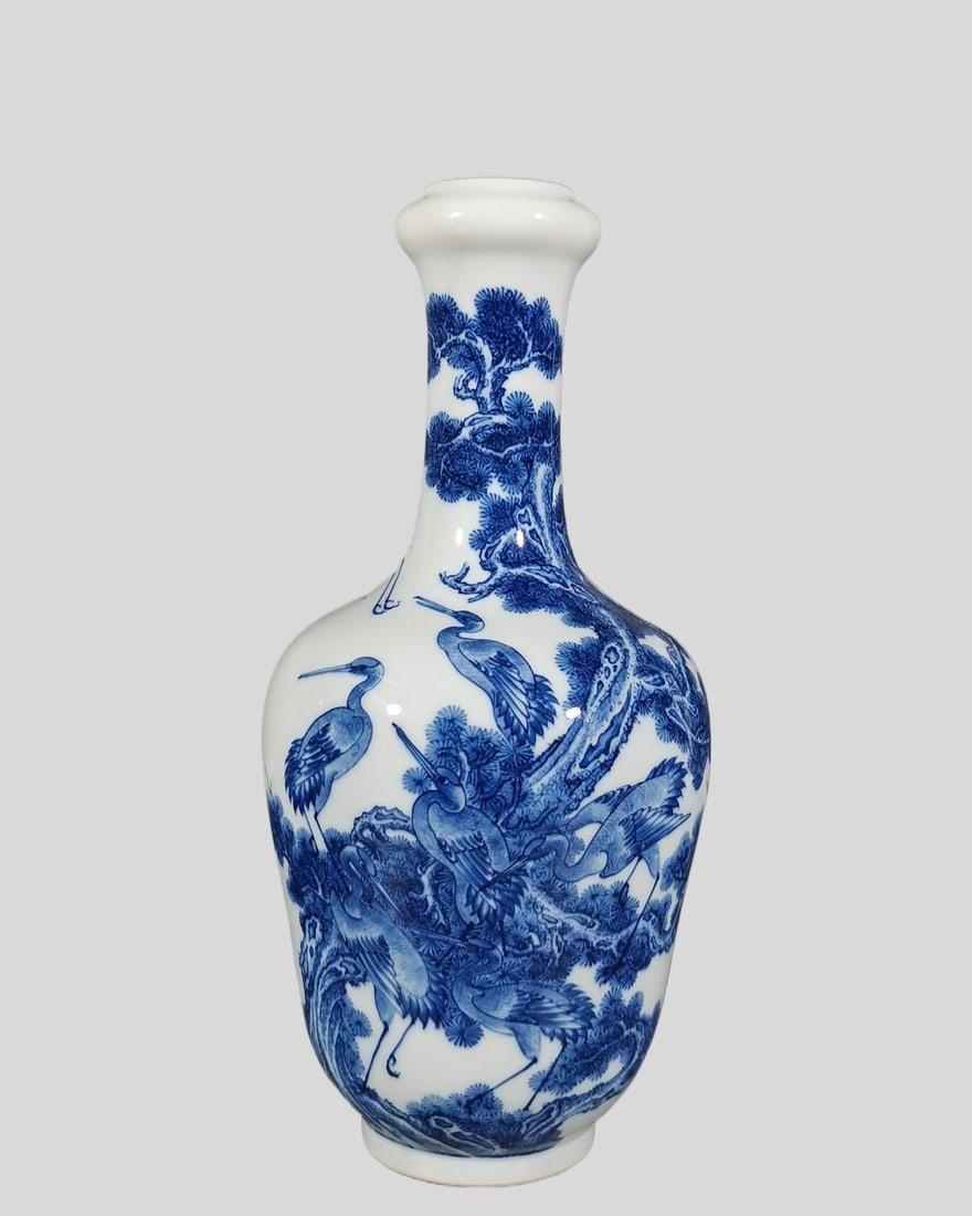 A Exquisite Blue and White Pine and Crane Pattern Vase  (1 of 9)